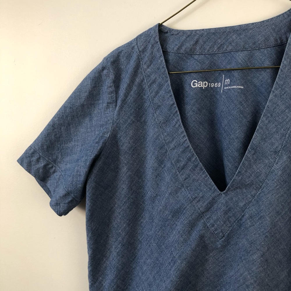 Gap V-Neck